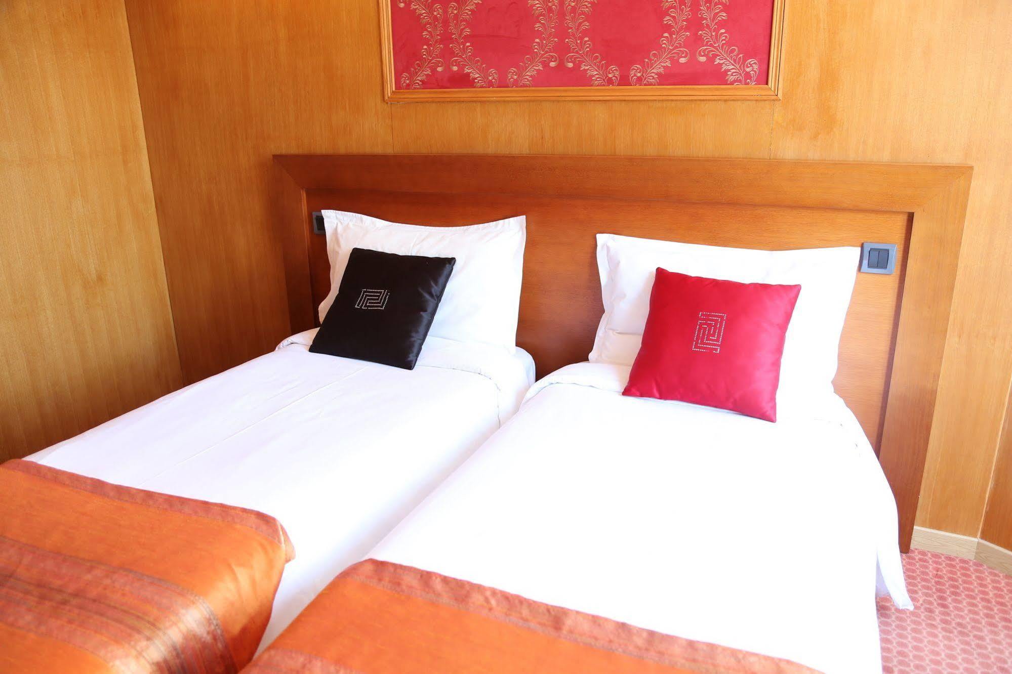 Hotel Princesse Isabelle Puteaux Kültér fotó